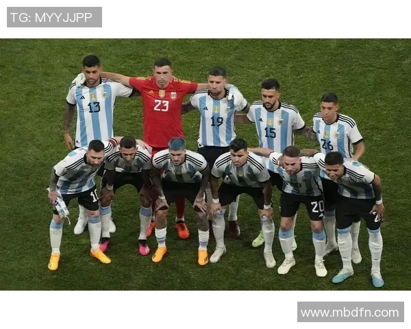 昔日足坛巨星重聚绿茵再现辉煌时刻引发球迷热情共鸣